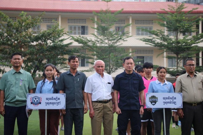 អរគុណ​សន្តិភាព ជយោ​!​នយោបាយ​ឈ្នះ ឈ្នះ​ ! ​កីឡា​រស់​ក្នុង​សន្តិភាព ប្រជាពលរដ្ឋ​ម្នាក់​លេង​កីឡា​មួយ​ប្រភេទ លេង​កីឡា​ដើម្បី​មិត្តភាព សុខភាព និង​ចៀសផុត​ពី​បញ្ហា​គ្រឿងញៀន​​