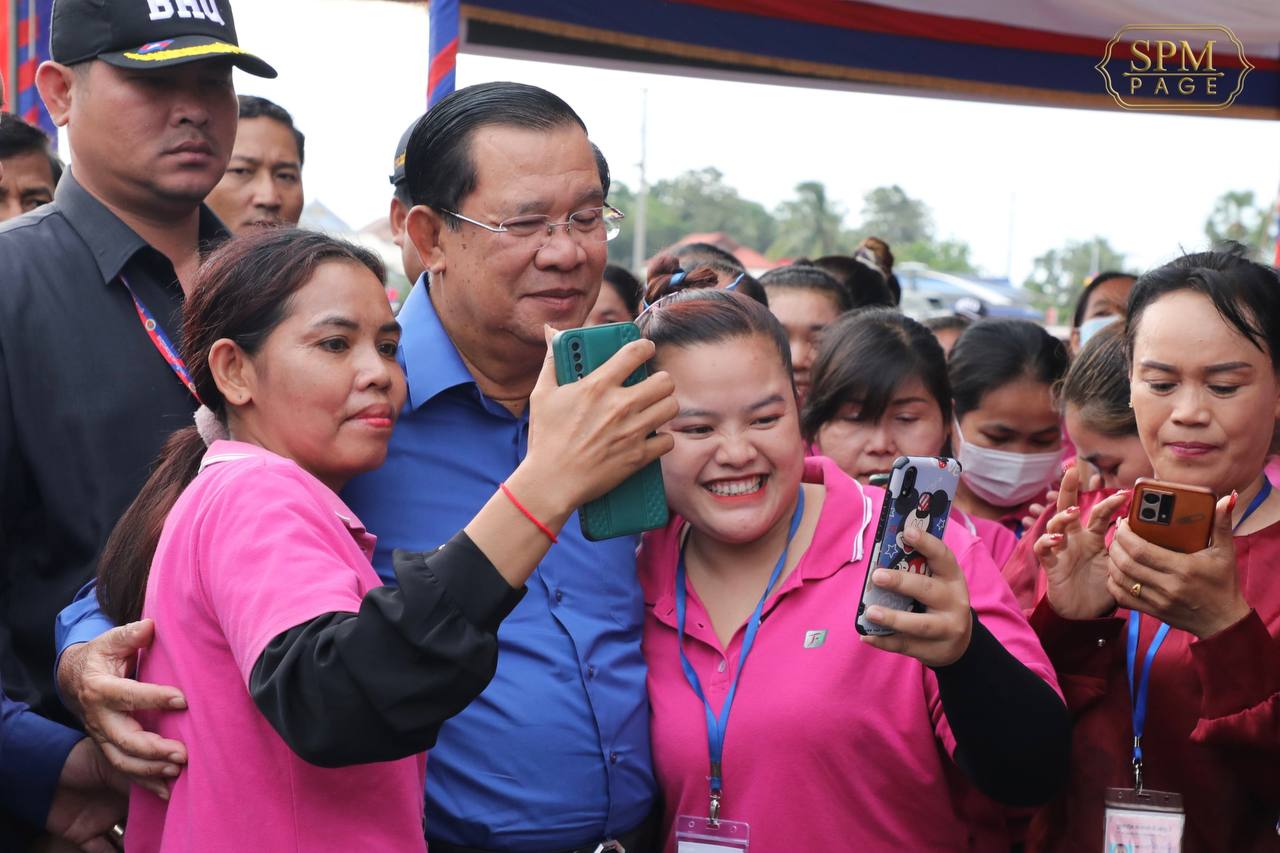 សម្តេច​តេជោ ហ៊ុន សែន អញ្ជើញ​ជួប​សំណេះសំណាល​ជាមួយ​បងប្អូន​ជួប​កម្មករ កម្មការិនី​ជិត​២​ម៉ឺន​នាក់​ជា​បន្ត​ទៀត​នៅ​ខេត្ត​កំពង់ឆ្នាំង​