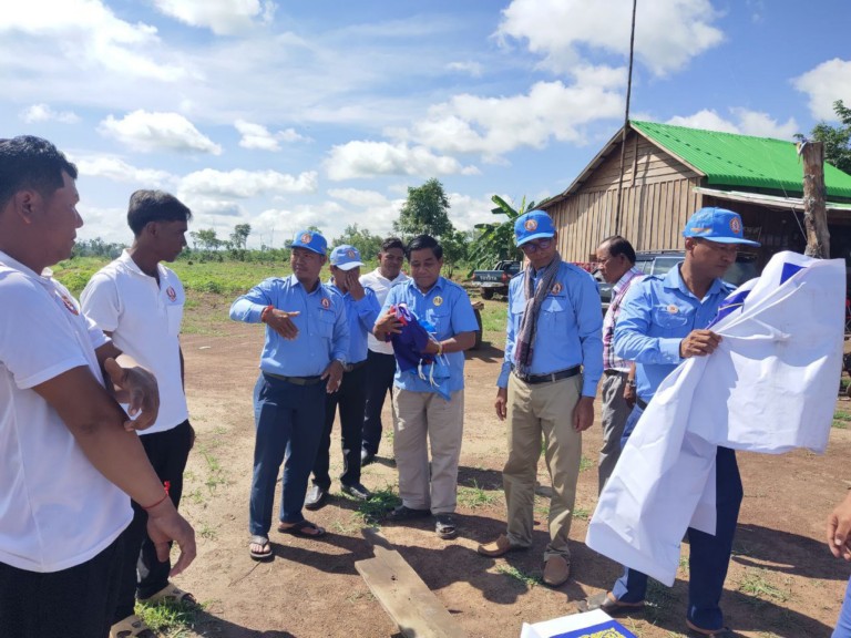 ​ក្រុម​ការងារ​យុវជន​សេដ្ឋកិច្ច​រាជធានី​ភ្នំពេញ​បន្ត​នាំ​យក​ផ្លាកគណបក្ស​ប្រជាជន​កម្ពុជា​ចំនួន​១០​ផ្ទាំង ទៅ​លើ​ក​បន្ថែមចំនួន​០៥​កន្លែង​ទៀត នៅក្នុង​ភូមិ​(​ឧបសម្ព័ន្ធ​)​ចំណុះ​ឲ្យ​ភូមិ​ស្ដៅ​០១ ហៅ​ភូមិ​ញើន ឃុំ​ស្តៅ ស្រុក សេ​សាន ខេត្ត​ស្ទឹងត្រែង​