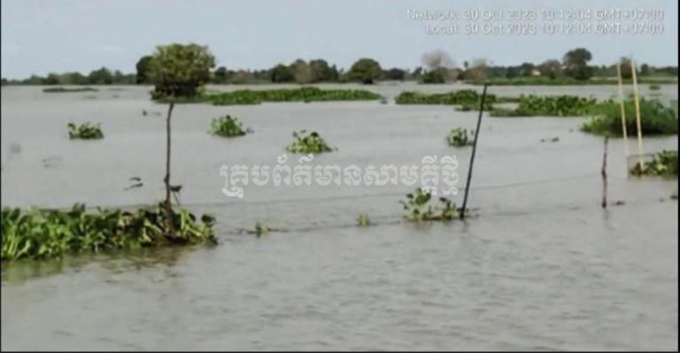 របាំង​ណូ​រ៉ាវ រាប់រយ​ម៉ែត្រ ជា​ច្រើន​ខ្សែ លាតសន្ធឹង​ក្នុងភូមិ​ចំនួន​៣ នៅ​ស្រុក​រលាប្អៀរ ខេត្ដ​កំពង់ឆ្នាំង​