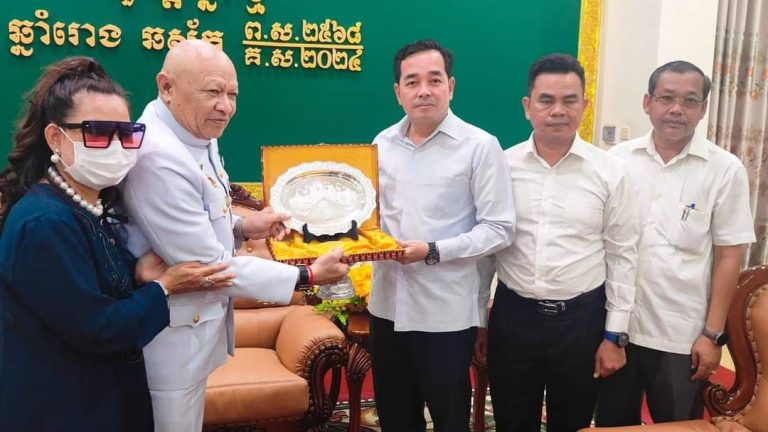 ឯកឧត្តម អ៊ុន ចាន់​ដា ៖ ​ខ្មែរ​ដែល​រស់នៅ​ប្រទេស​អូស្ត្រាលី ទទួលបាន​ការស្វាគមន៍​យ៉ាង​កក់ក្តៅ ពី​សំណាក់​ឯកឧត្តម​អភិបាលខេត្ត ក្នុងនាម​ខ្មែរ​បេះដូង​តែមួយ​