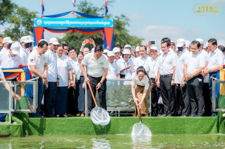 សម្តេច​ធិបតី ហ៊ុន ម៉ា​ណែ​ត និង​លោកជំទាវ ព្រលែង​ត្រី​ប្រមាណ ១,៥​លាន​ក្បាល ក្នុង “​ទិវា​មច្ឆជាតិ​”​លើក​ទី​១៩ នៅ​ស្រុក​ព្រៃឈរ ខេត្ត​កំពង់ចាម​