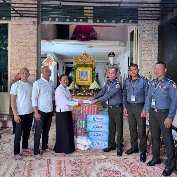 ក្រុមការងារ អាវុធហត្ថ​សែន​សុខ ចូលរួម​រំលែក​ទុក្ខ​ដល់​គ្រួសារ​សមាជិក ដែល​ឪពុក​របស់​លោក​ទទួល​មរណៈភាព​!